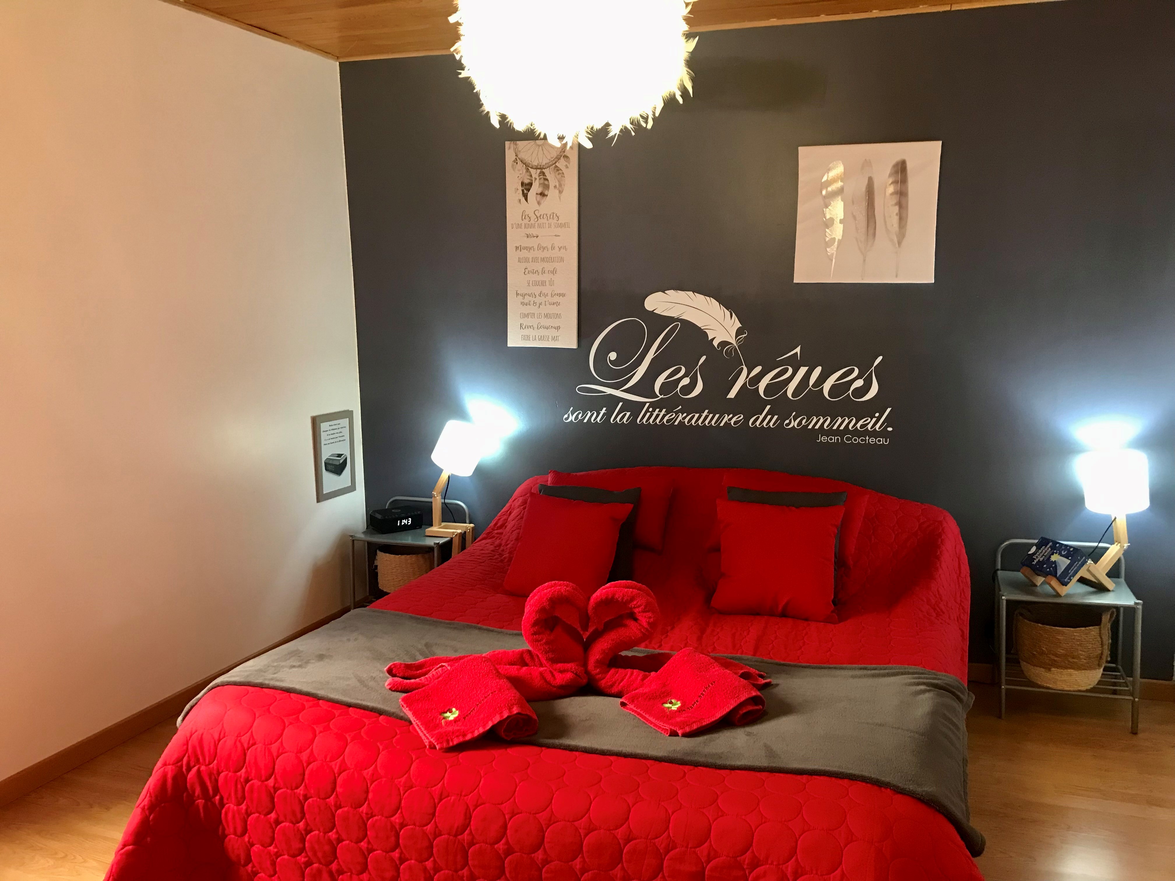 https://espace-ptl.ancv.com/appli/butterfly/data/medias_PA/PHOTOS/757801001001/757801001001tLkBL8bnbb-Amour chambre Rêves, Ris.jpg